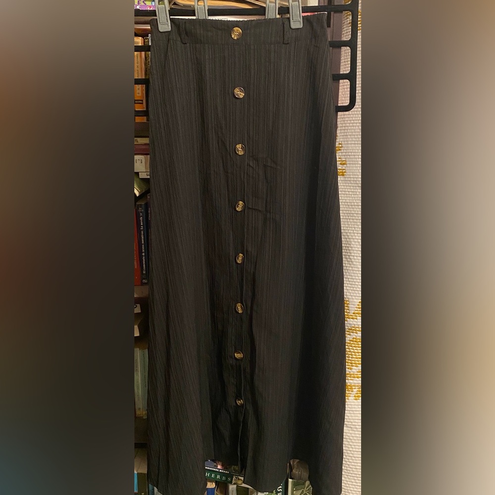Flowy & Cute Black Button-Down Maxi Skirt. Light Patterned Fabric. Size M.